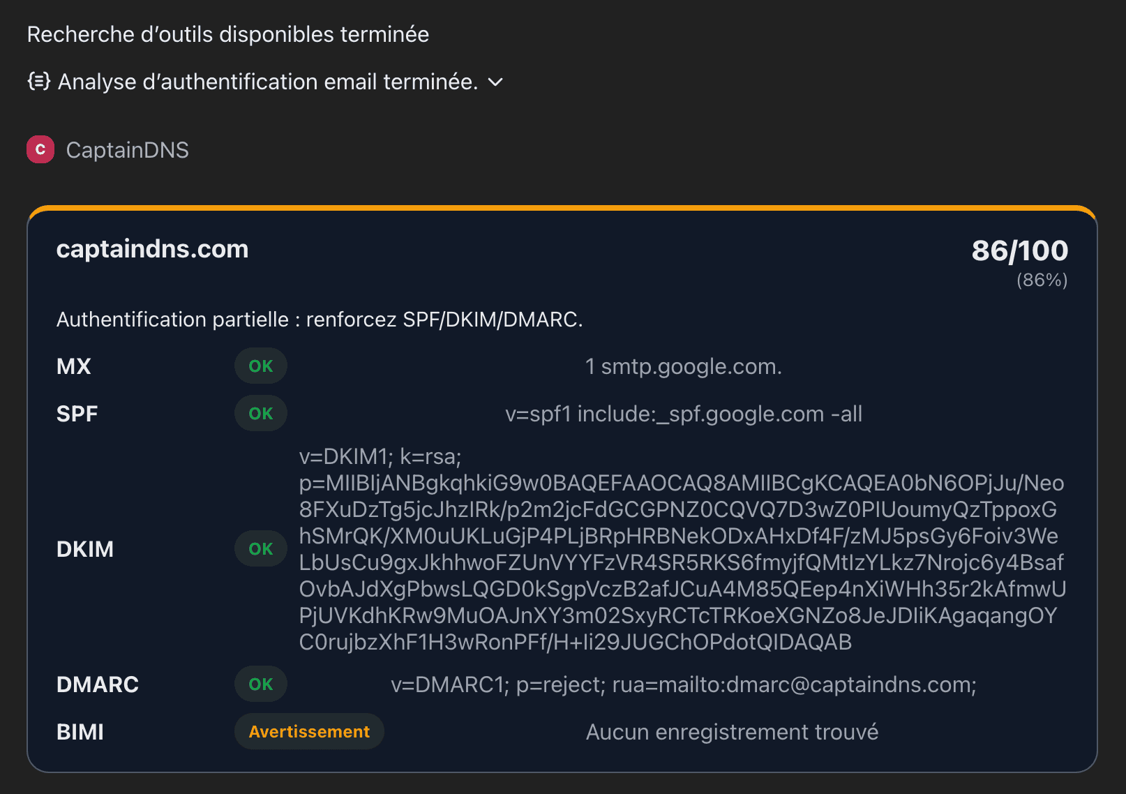 Captura do widget email_auth_audit no ChatGPT mostrando a nota e os checks MX/SPF/DKIM/DMARC/BIMI para captaindns.com